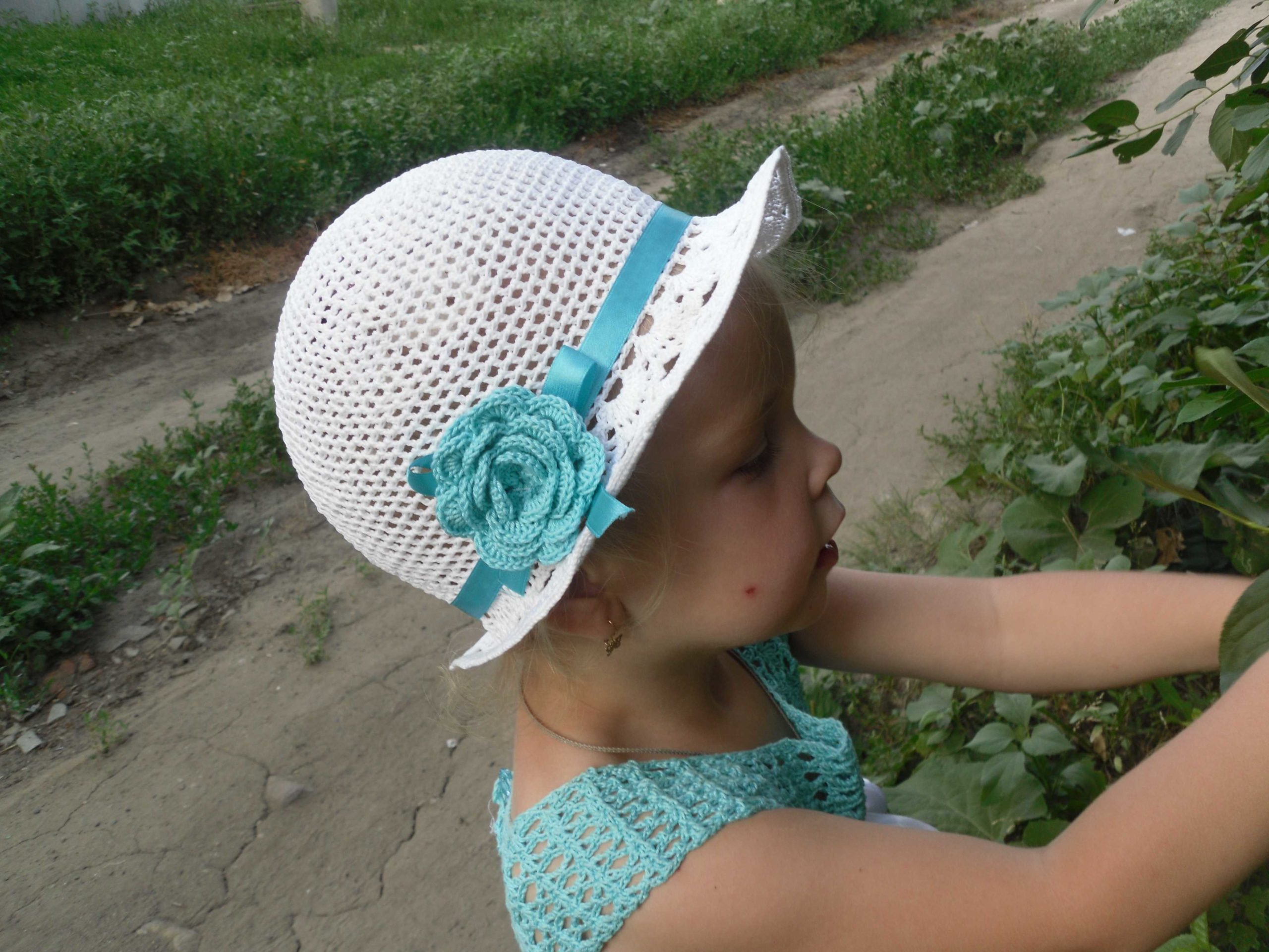 Шляпка с ажурными полями для девочки