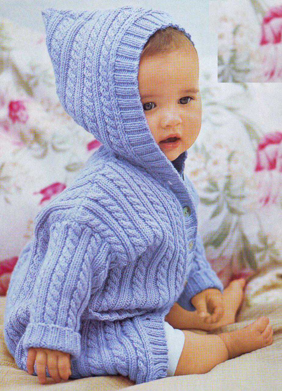 Пальто для малыша вязаное спицами узором "косы"