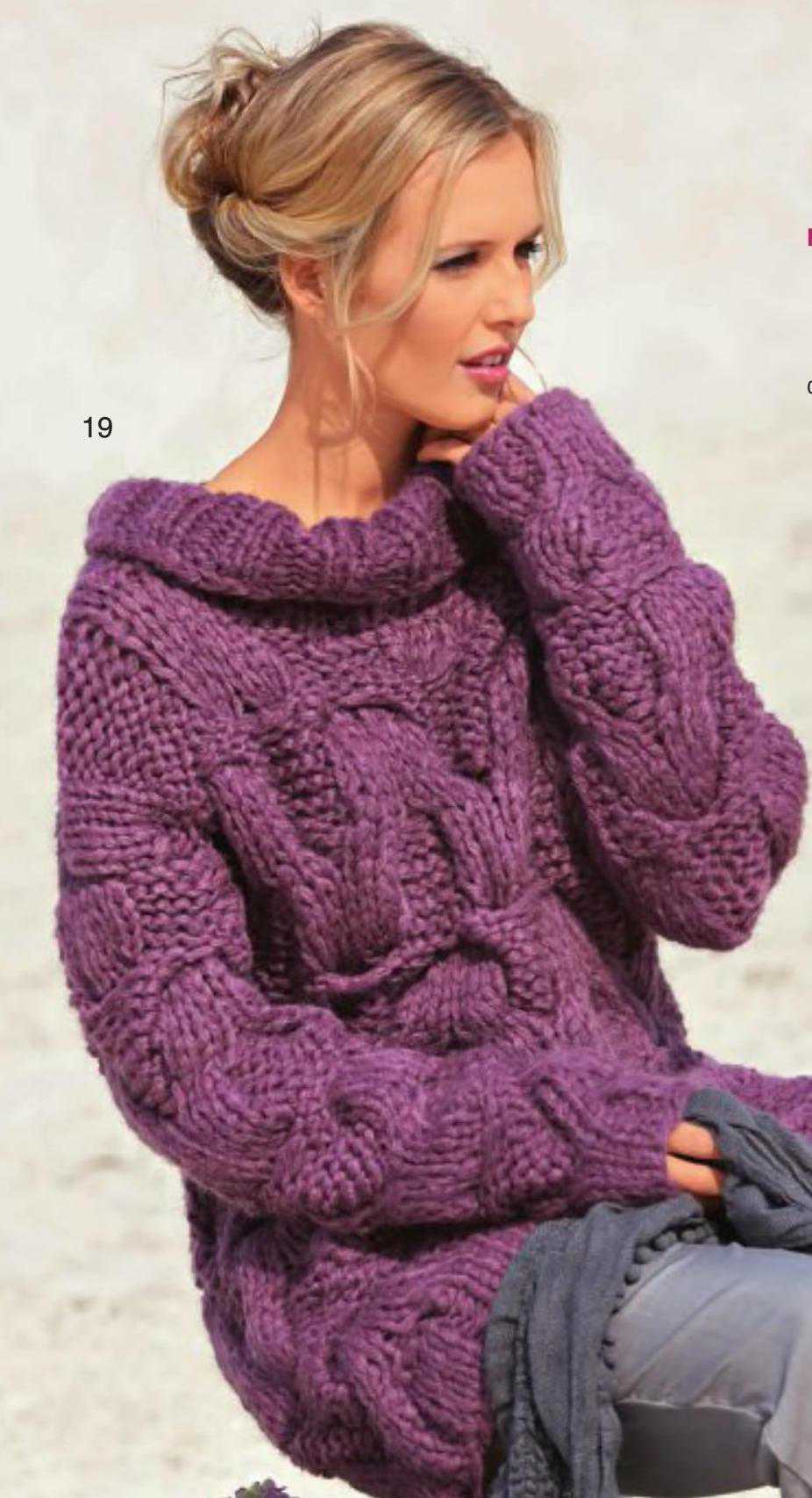 Связанный спицами пуловер из объёмной пряжи
