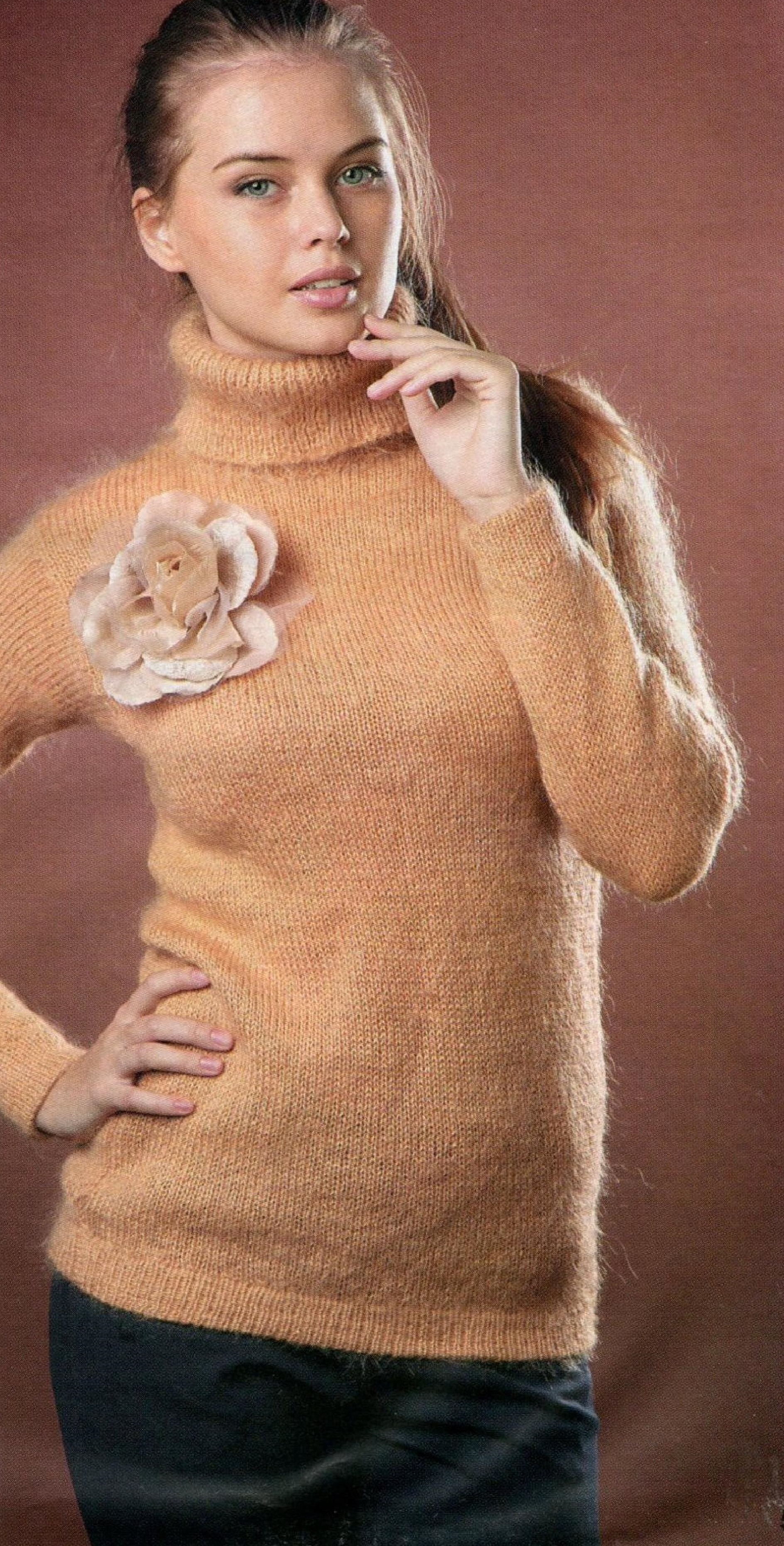 Пуловер из мохера вязаный спицами